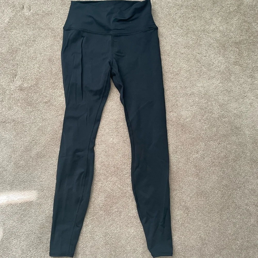 Alo Yoga Leggings 🤍 - Picture 4 of 7